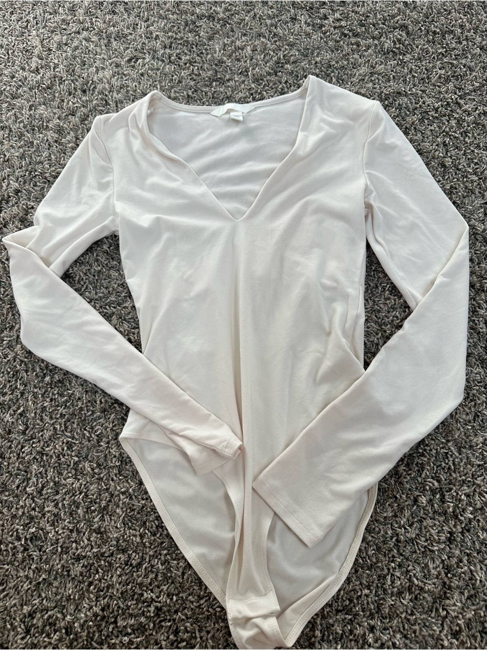 H&M Women's Long Sleeve V-Neck Bodysuit in Light Cream